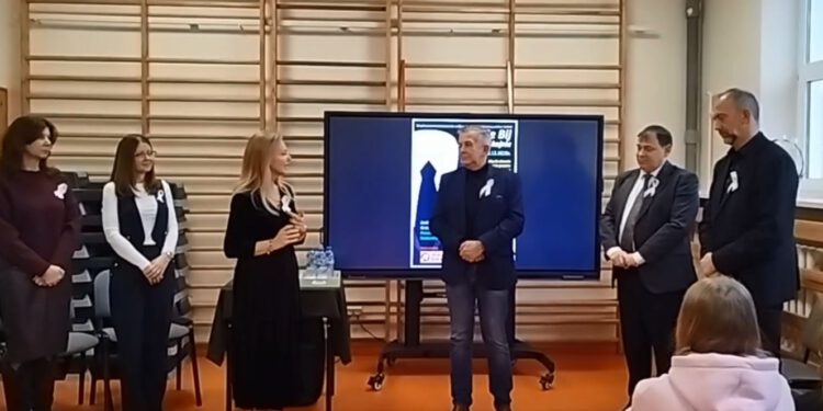 Z młodzieżą o przemocy – Kampania „Białej wstążki”