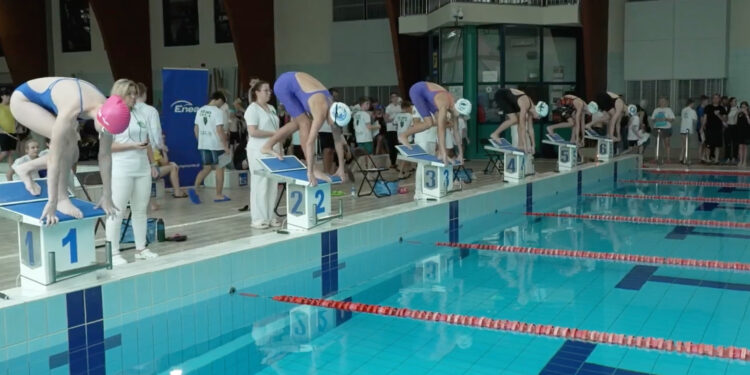 III Jesienne Zawody dla Dzieci „Pływaj z Eneą” – Sztafeta Niepodległości: sport, energia i patriotyzm w jednym