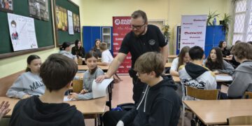 „Złota 10” na półmetku. Dziennikarze odwiedzili PSP nr 1 w Radomiu