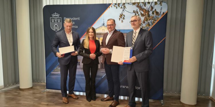 Radom inwestuje w ekologiczny transport. 12 nowych autobusów elektrycznych od Solarisa