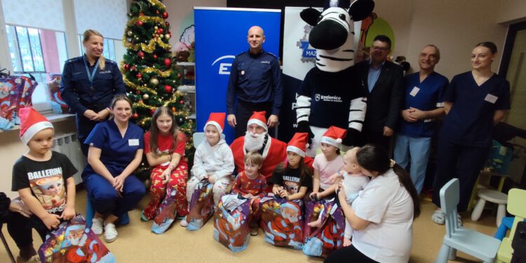 Mikołajkowa wizyta na Oddziale Pediatrycznym szpitala w Kozienicach