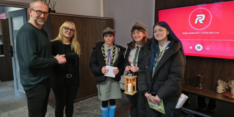 Betlejemskie Światełko Pokoju dotarło do Radia Radom