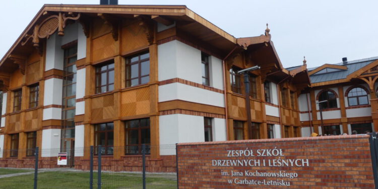 Kontrola w szkole w Garbatce. Marszałek Struzik: była planowa, a sprawa trafiła do prokuratury