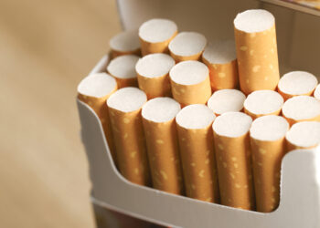 Nielegalny tytoń i spirytus w rękach policji. Dwóch mężczyzn zatrzymanych