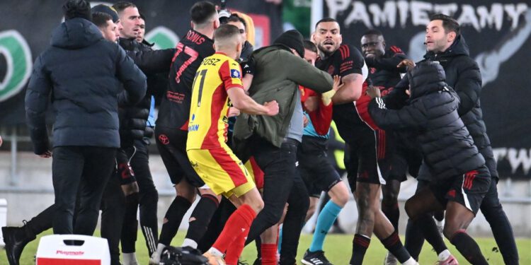 „Święta Wojna” z awanturą w tle