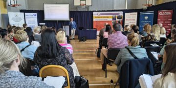 Jak szkoła może pomóc? Konferencja o depresji dzieci i młodzieży w Radomiu