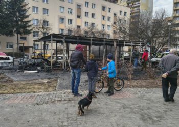 Pożar wiaty śmietnikowej na osiedlu Ustronie