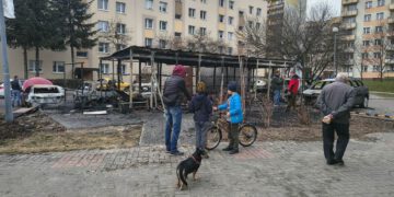 Pożar wiaty śmietnikowej na osiedlu Ustronie