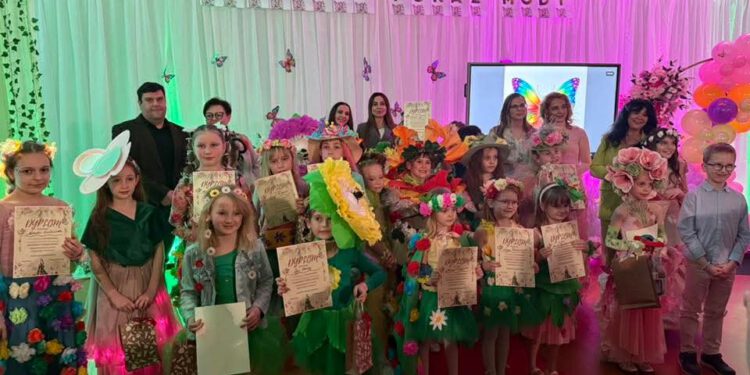 Międzyszkolny Wiosenny Pokaz Mody w Radomiu. Kreatywność młodych zachwyciła jury