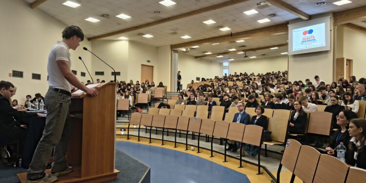 Finał debat po angielsku. Dwie szkoły zawalczą o zwycięstwo