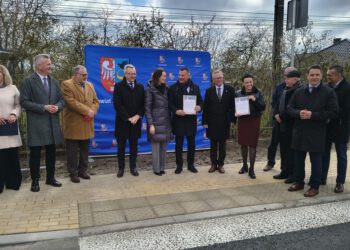 Nowa droga w Mostkach. Mieszkańcy czekali na nią 25 lat