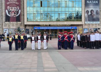Uroczyste ślubowanie pierwszoklasistów ZDZ w Radomiu