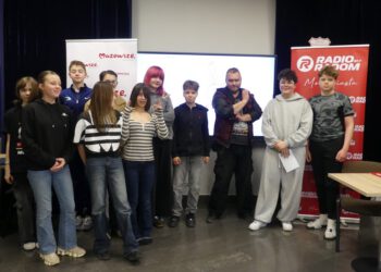 Uczniowie z SP im. Marii Montessori w Radomiu poznali kulisy pracy dziennikarza