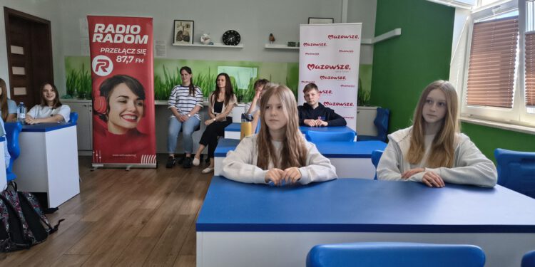 Młodzi kontra dezinformacja. Warsztaty dziennikarskie w NDSP nr 1 w Radomiu