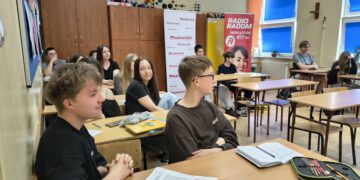 Uczniowie z PSP nr 20 uczyli się krytcznego myślenia. Dziennikarze Radia Radom wyłaniają „Złotą 10.”