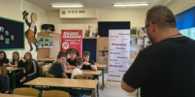 Uczniowie z PSP nr 6 wzieli udział w wrasztatach dziennikarskich Radia Radom