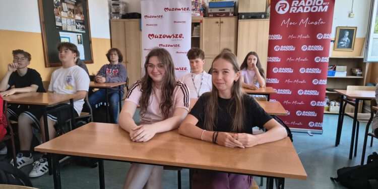 Dziennikarze Radia Radom z misją w PSP nr 1 w Radomiu