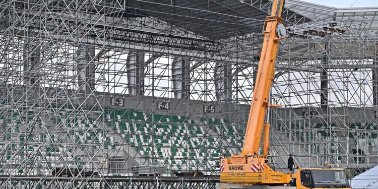Praca wre na stadionie