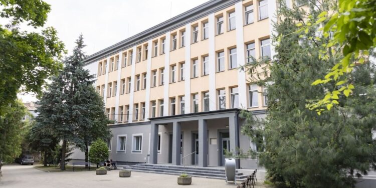 Cieplej, oszczędniej i nowocześniej. Dwie szkoły w Radomiu po termomodernizacji