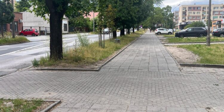 Na ul. Okulickiego powstanie kolejny odcinek ciągu pieszo-rowerowego