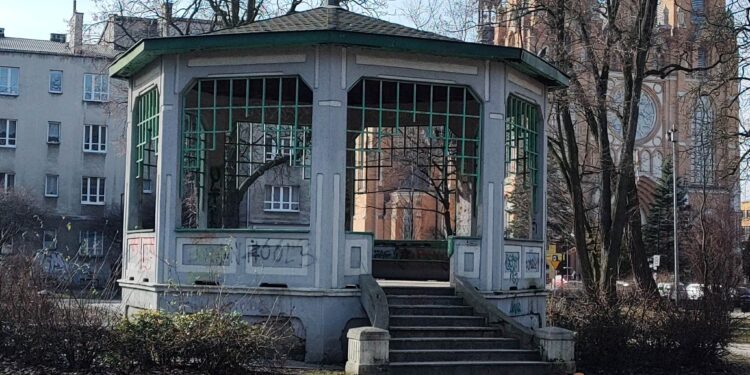 Kultowa altana w Parku Kościuszki zamknięta dla mieszkańców