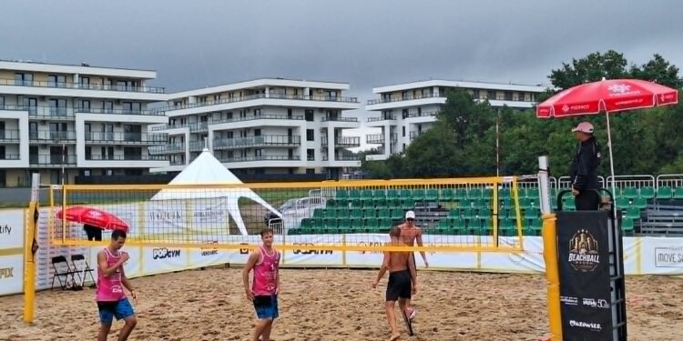 Nad zalewem na Borkach rozpoczęła się pierwsza edycja Beach Ball Radom – trzygwiazdkowego turnieju mężczyzn, będącego eliminacjami do mistrzostw Polski.