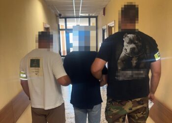 Dorobili klucze do mieszkania seniorki i chcieli wejść do środka jak do siebie. Dwóch mieszkańców Radomia zostało zatrzymanych