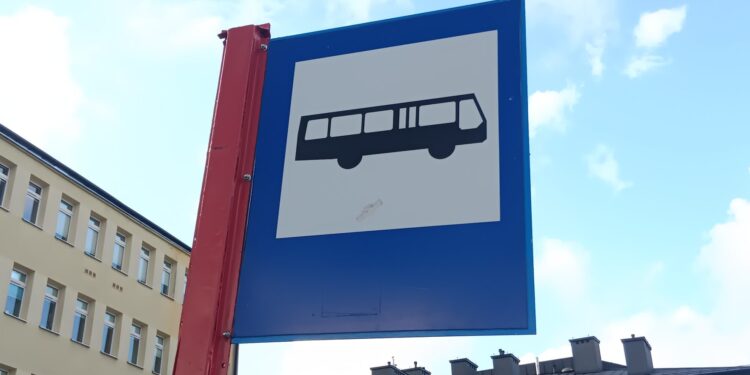 Zmiany na przystankach. Pasażerowie muszą się liczyć z utrudnieniami