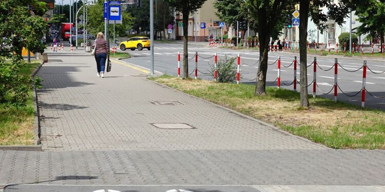 Nowe chodniki i drogi rowerowe na czterech ulicach w Radomiu