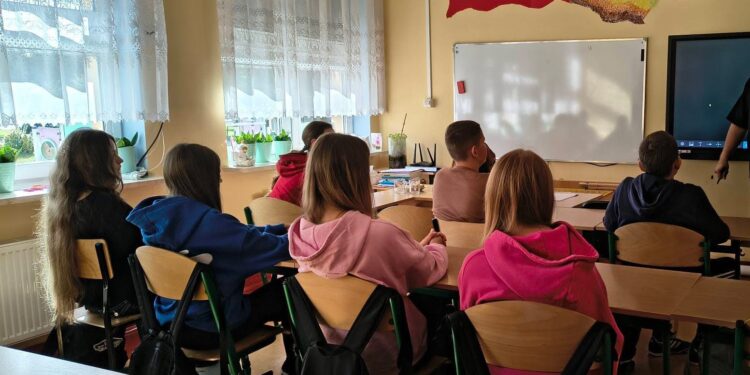 Niezweryfikowane listy krążą w internecie. Szkoły i służby reagują